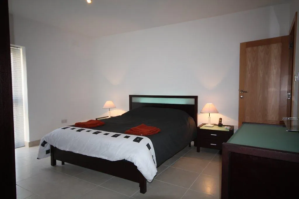 Cloister'S Walk Hotel Saint Julian's Apartment