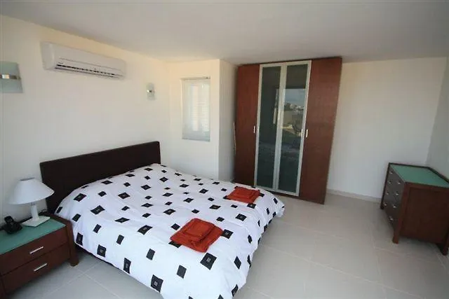 Cloister'S Walk Hotel Saint Julian's